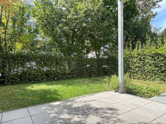 Garten mit Rasenfläche