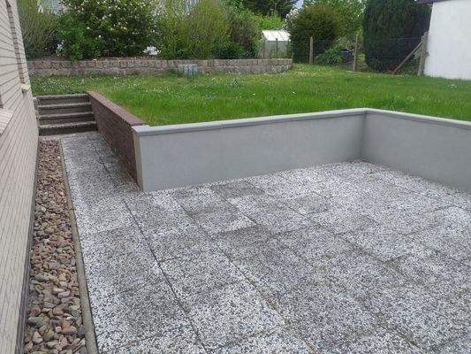 Terrasse mit Grünfläche