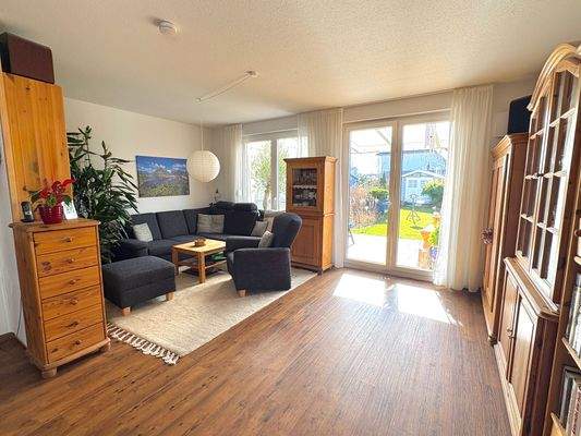 Wohnzimmer mit Blick in den Garten