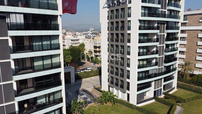 4-Bedroom Beachfront Fully Furnished Home in Konyaaltı Liman