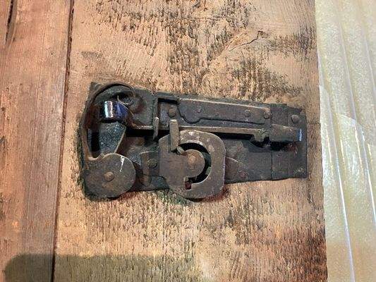 Erstes Dachgeschoss Historisch Türbeschlag zu 2 DG