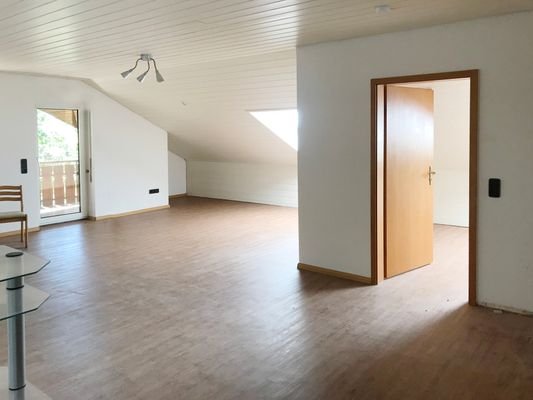 Wohnung DG rechts Bild 4.jpg