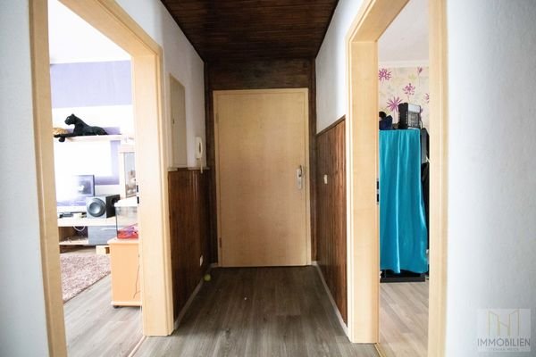 OG - Wohnung links Flur
