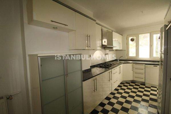 Duplex 4-Bedroom Flat 350 m off Sea in İstanbul Beyoğlu