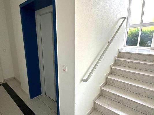Fahrstuhl/Treppe