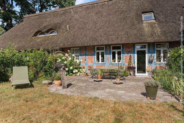 Blick vom Garten auf das Haus