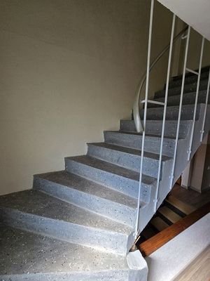 Treppe zum Dachgeschoss
