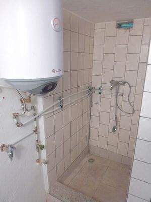 Dusche mit Durchlauferhitzer