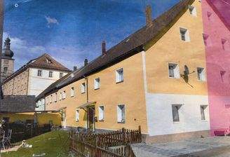 Haushälfte mit Grund 