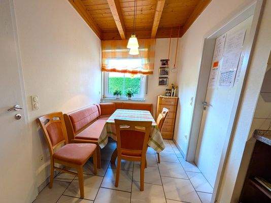 An die Küche schmiegt sich der Essbereich an