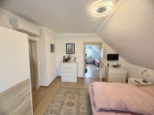 Schlafzimmer im OG