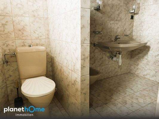 Bad mit WC und Bidet