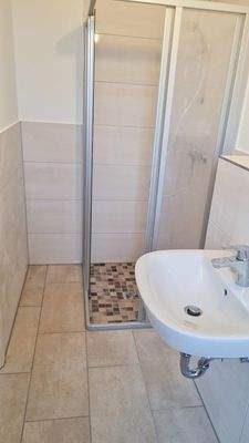 Gäste-WC mit Dusche