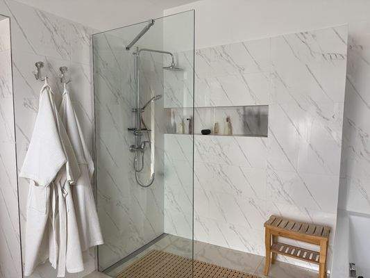 Bad mit ebenerdiger Dusche