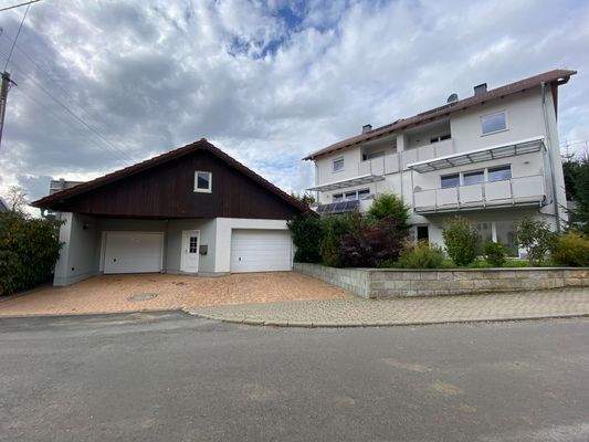 Haus mit Doppelgarage