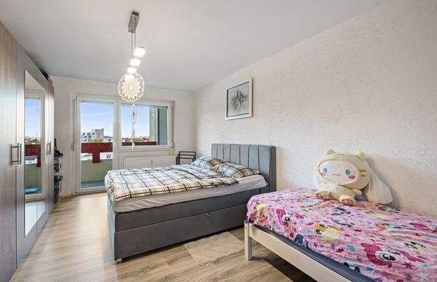 Schlafzimmer mit Balkonzugang