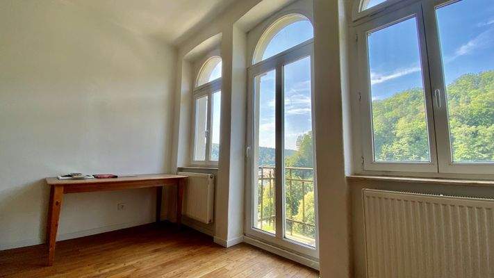 Wohnraum mit Austritt