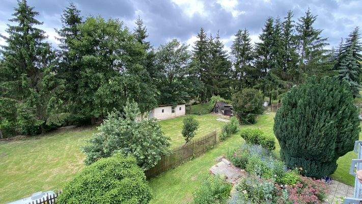 Blick ins Grundstück rechts