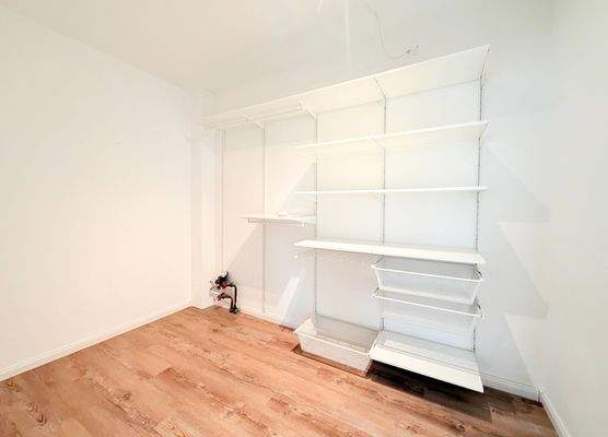 15 Ankleidezimmer/Abstellraum