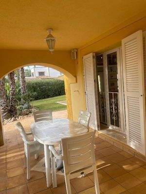 Überdachter Freisitz.jpg