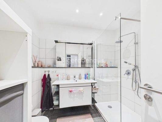 CAM03818G0-PR0071-STILL010