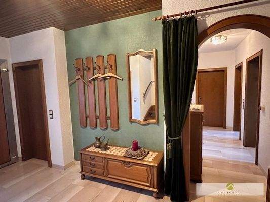 Ihr Eingangsbereich mit Garderobe und Zugang zum separatem Schlaf- und Bad-Bereich