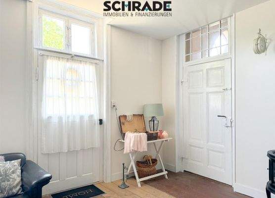 ...zum Saal und nach draußen