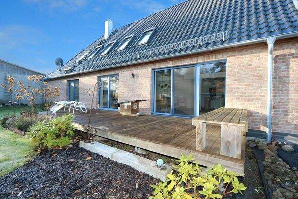 hochgesetzte Holzterrasse