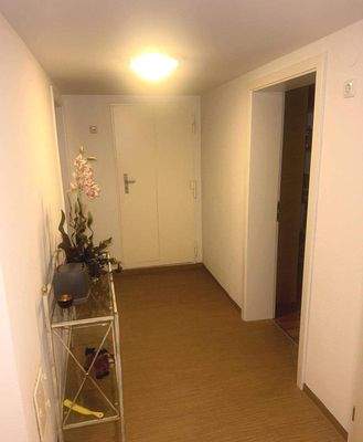 KG_Flur mit Vorräte.JPG