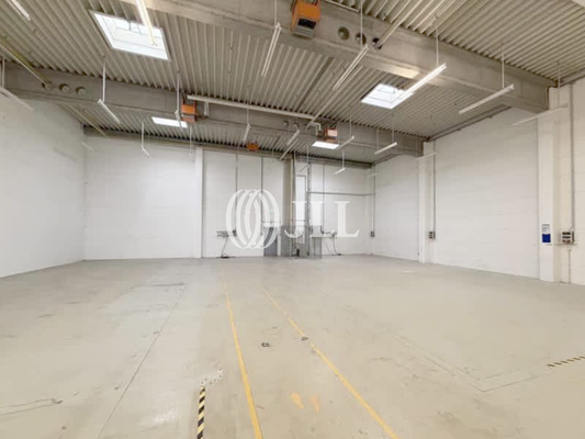 Innenansicht Halle - JLL