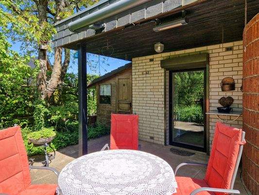 Tür zur Küche und das Gartenhaus