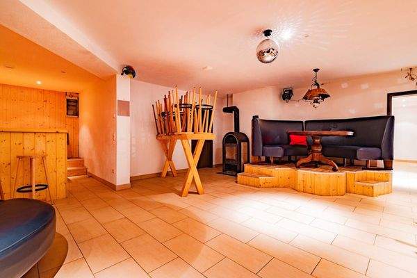 Partykeller mit Holzofen