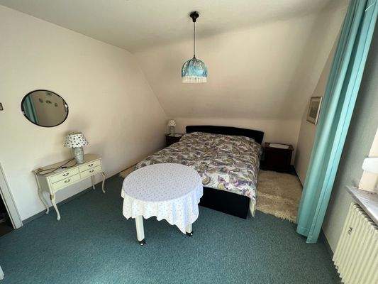 Schlafzimmer 1