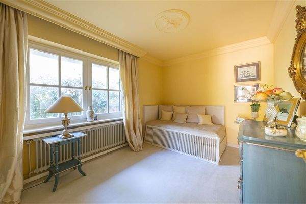 Schlaf- oder Gästezimmer im Erdgeschoss