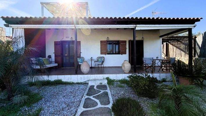 Kreta, Apokoronas: Wunderschönes 2-Schlafzimmer-Haus mit Meerblick, Garten und Dachterrasse in Plaka bei Chania