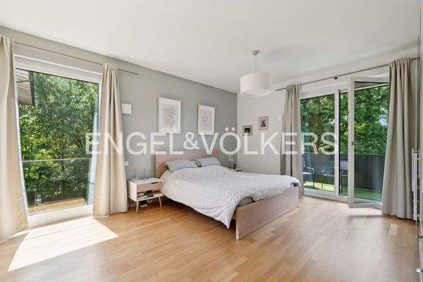 Zimmer 3 mit Balkon und En Suite Bad im 2. OG