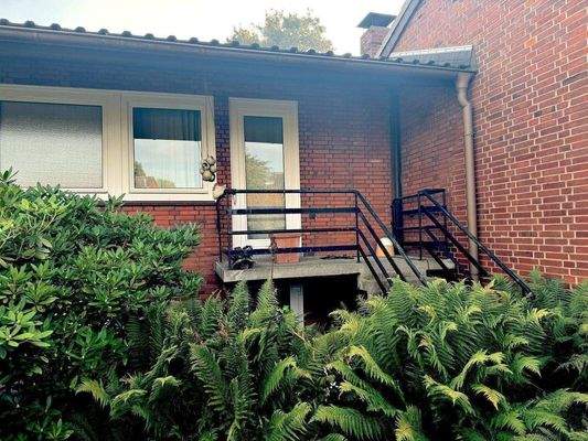 ...kleiner Balkon mit Abgang zum Garten