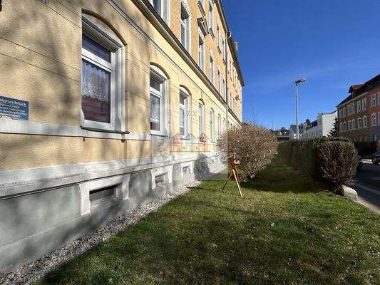 Vordere Grünfläche