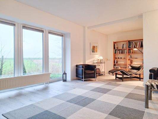 Gebäude Altenteil | Wohnbereich mit Wiesenblick