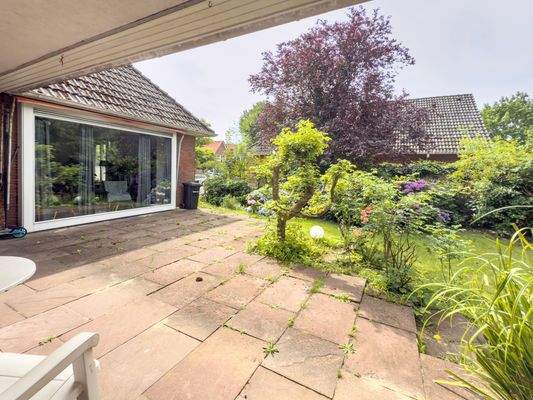 Weiterer Blick in den Garten