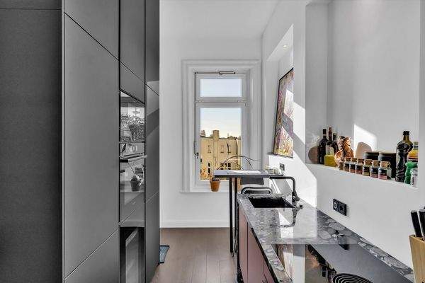 Moderne Küche inkl. Geräte 