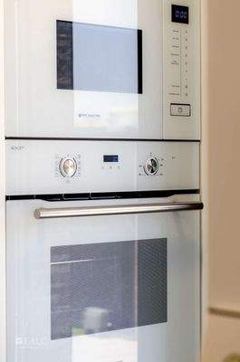 Mikrowelle und Backofen