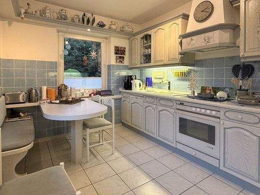 Küche mit Einbauküche