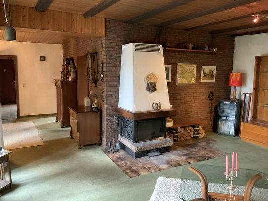 Wohnzimmer mit Kamin