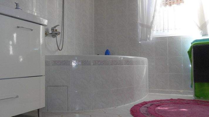 Bad zur Wohnung Erdgeschoss