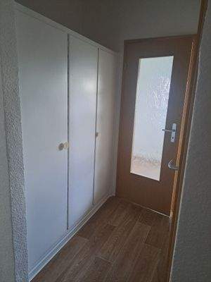 Flur mit Einbauschrank (2).jpg