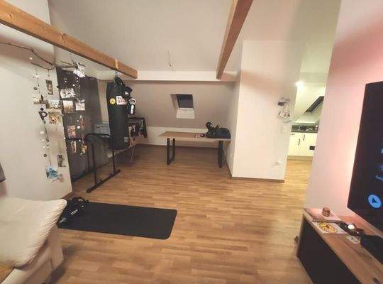 Wohn- /Eszimmer mit offener Küche Bild 6