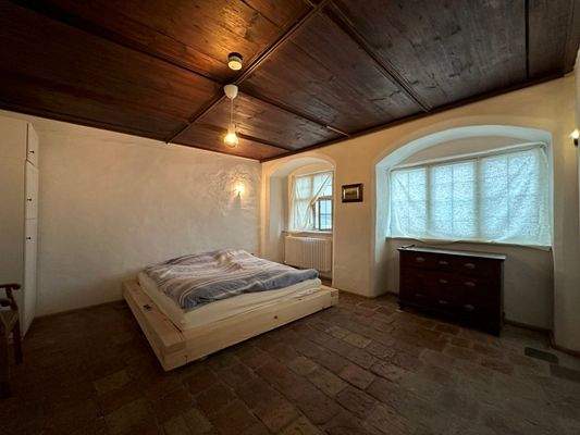 Schlafzimmer mit alten Elementen