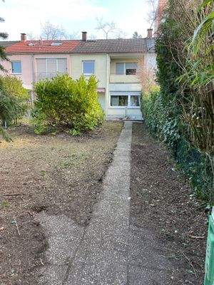 Rückseite - Gartenweg  