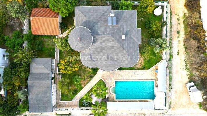 9-Bedroom Villa Near Golf and Sea in Antalya Kadriye